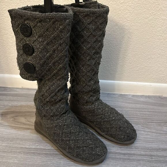 UGG BOOTS SIZE 7 - Picture 3 of 8